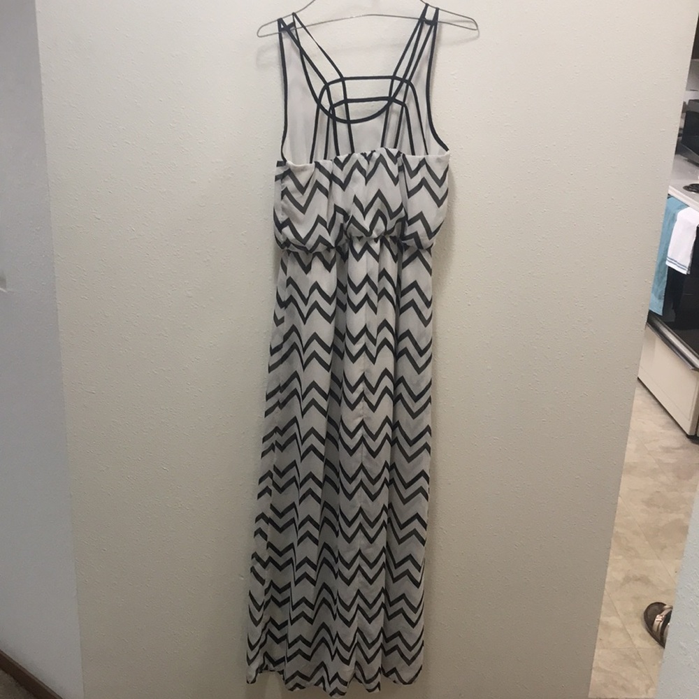 Dress - Picture 3 of 3